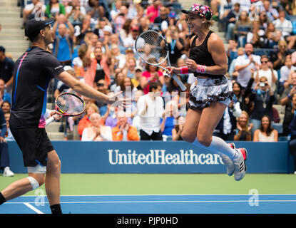 September 8, 2018 - Jamie Murray von Großbritannien & Bethanie Mattek Sands der Vereinigten Staaten reagieren gewann das Mixed Doppel Finale bei den US Open 2018 Grand Slam Tennis Turnier. New York, USA. 8. September 2018. Quelle: AFP 7/ZUMA Draht/Alamy leben Nachrichten Stockfoto