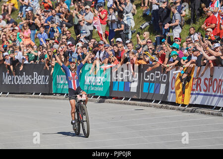 Lenzerheide, Schweiz. 8. September 2018. Kate Courtney während der UCI Mountainbike Weltmeisterschaften 2018 Frauen Elite Cross Country Olympic XCO in Lenzerheide. Credit: Rolf Simeon/Alamy leben Nachrichten Stockfoto