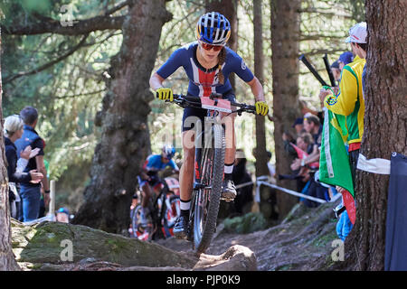 Lenzerheide, Schweiz. 8. September 2018. Kate Courtney während der UCI Mountainbike Weltmeisterschaften 2018 Frauen Elite Cross Country Olympic XCO in Lenzerheide. Credit: Rolf Simeon/Alamy leben Nachrichten Stockfoto