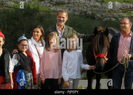 Covadonga, Spanien. 08 Sep, 2018. König Felipe VI. von Spanien, der Königin Letizia von Spanien, Krone Prinzessin Leonor, Prinzessin Sofia nehmen an der 100. Jahrestag der Gründung des Nationalpark von Covadonga's Mountain und die Prinzessin von Asturien Sicht öffnen bei Lagos de Covadonga am 8. September 2018 in Cangas de Onis, Spanien. Credit: Jimmy Olsen/Medien Punch *** Keine Spanien***/Alamy leben Nachrichten Stockfoto