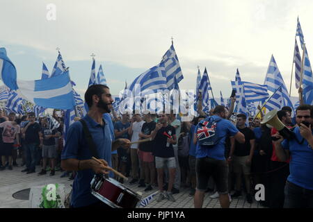 Thessaloniki, Griechenland, 8.September 2018. Die Demonstranten skandieren Parolen während einer Kundgebung gegen den Namen Deal zwischen Athen und Skopje unterzeichnete im vergangenen Juni auf den Namen der Ehemaligen Jugoslawischen Republik Mazedonien (FYROM), Ministerpräsident Alexis Tsipras Grundsatzrede in der Stadt während der Eröffnung der 83. Internationalen Messe in Thessaloniki. Credit: Orhan Tsolak/Alamy leben Nachrichten Stockfoto