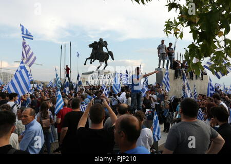 Thessaloniki, Griechenland, 8.September 2018. Die demonstranten an einer Kundgebung gegen den Namen Deal zwischen Athen und Skopje unterzeichnete im vergangenen Juni auf den Namen der Ehemaligen Jugoslawischen Republik Mazedonien (FYROM), Ministerpräsident Alexis Tsipras Grundsatzrede in der Stadt während der Eröffnung der 83. Internationalen Messe in Thessaloniki. Kredit Orhan Tsolak/Alamy leben Nachrichten Stockfoto