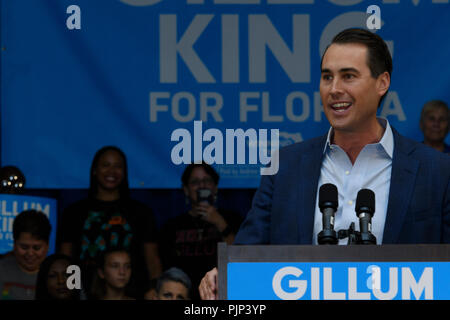 Orlando, USA, 8. September, 2018. Chris King, der demokratische Kandidat für Florida Lieutenant Governor, präsentiert eine progressive Agenda an Kick-off-Rallye. Credit: Bob Katz/Alamy leben Nachrichten Stockfoto