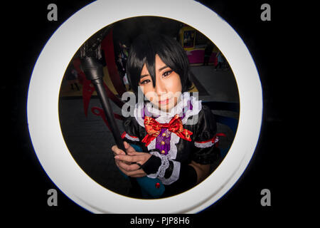 Ein ringblitz für Cosplayer während der SMASH gesehen! Übereinkommen (Sydney Manga und Anime Show) am 19. August 2017 in Sydney, Australien. SMASH ist der größte Pop Culture Convention in Australien, an Künstler und Kulturschaffende in der Kreativwirtschaft, die sich auf Comics, Spiele, Spielzeug, Filmen und Animationen. (Foto von Hugh Peterswald). Stockfoto