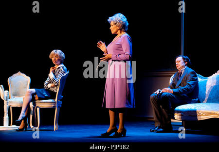 Theater Company La Compagnie Des Galeries spielen 'Lady Camilla' über das Verhältnis von Prinz Charles mit Camilla Parker Bowles und Prinzessin D Stockfoto