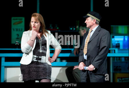 Theater Company Toneel De Wijngaard spielen 'Martino' von Arne Sierens, unter der Regie von Jan Vanderlinden (Belgien, 27/03/2014) Stockfoto