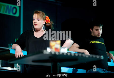 Theater Company Toneel De Wijngaard spielen 'Martino' von Arne Sierens, unter der Regie von Jan Vanderlinden (Belgien, 27/03/2014) Stockfoto