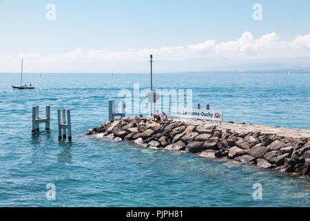 Schild am Eingang nach Lausanne Ouchy Port, in der Schweiz am Genfer See (Genfer See) auf sonnigen Sommertag Willkommen Stockfoto