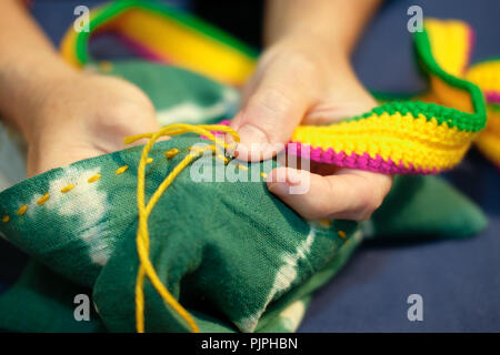 Handgearbeitete handgefertigt tie dye Stoff Handtasche Stockfoto