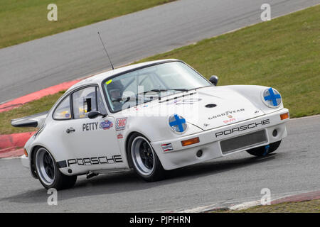 1980 Porsche 911 SC, Klasse C, mit Fahrer John Cockerton während der cscc Racetruck Open Serie Rennen in Snetterton, Norfolk, Großbritannien. Stockfoto