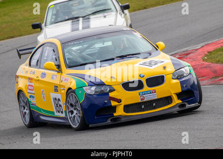 2008 BMW M3 GT4, Klasse D, mit Fahrer Jeremy Cooke im CSCC-Racetruck Open Serie Rennen in Snetterton, Norfolk, Großbritannien. Stockfoto