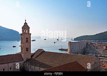 "Dubrovnik Altstadt Dächer' aus dem inzwischen berühmten und einzigartigen Schloss wand Laufsteg übernommen. Stockfoto