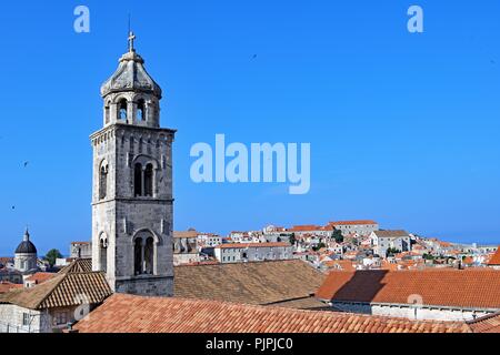 "Dubrovnik Altstadt Dächer' aus dem inzwischen berühmten und einzigartigen Schloss wand Laufsteg übernommen. Stockfoto