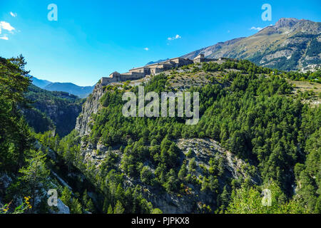 Victor-Emmanuel Fort auf einem Felsgrat über Modane, Frankreich Stockfoto