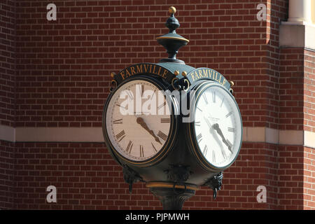 Post Uhr in der Innenstadt von Farmville, Virginia Stockfoto