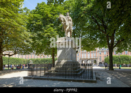 Eine Statue von Louis XIII. In "Place des Vosges", Paris, Frankreich, Europa Stockfoto