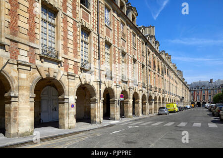 Place des Vosges, der älteste geplante Platz in Paris, Marais, Paris, Frankreich, Europa Stockfoto