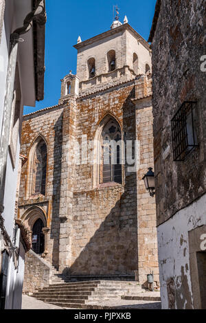 Caceres, Spanien - 13. Juli 2018: Santa Maria's Kathedrale, im romantischen Stil der Übergang zur Gotik, Renaissance mit einige Elemente, auf dem Platz gesetzt Stockfoto