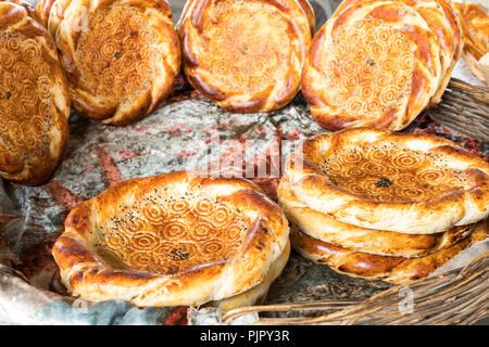 Traditionelle Usbekistan Brot lavash an lokalen Basar, ist eine weiche Flachbild-Brot von Zentralasien (Usbekistan). Stockfoto