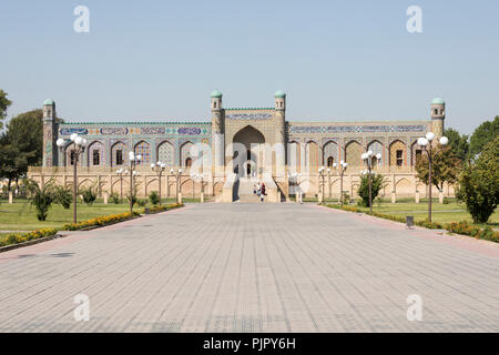 Die Khudayar Khan Palace ist das populärste Wahrzeichen von Ferghanatal. Kokand, Usbekistan. Stockfoto