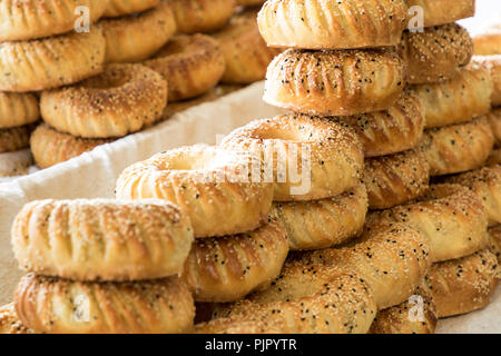 Traditionelle Usbekistan Brot lavash an lokalen Basar, ist eine weiche Flachbild-Brot von Zentralasien (Usbekistan). Stockfoto