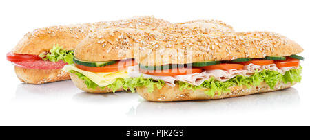 Baguette Sandwiches mit Salami, Schinken, Käse ganze Körner frisch auf weißem Hintergrund Stockfoto