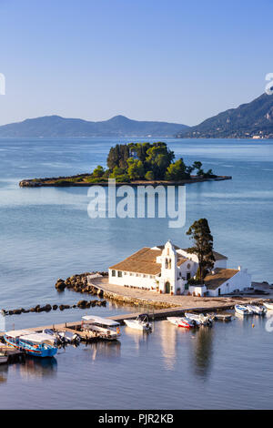 Corfu Griechenland Vlacherna Kloster Kirche Vlachernon Insel Hochformat Reisen Reisen aus über dem Meer Stockfoto