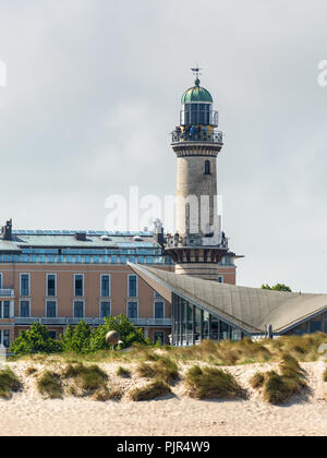 Rostock, Deutschland - 26. Mai 2017: Warnemünder Leuchtturm, an der Mündung der Warnow, einem Stadtteil im Bezirk Rostock, Mecklenburg Stockfoto