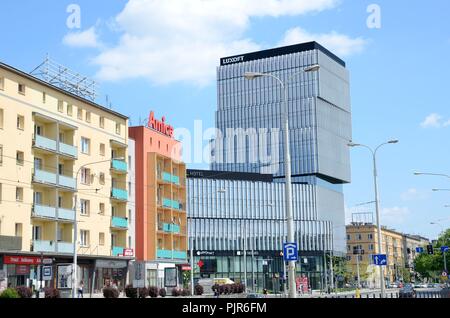 WROCLAW, Polen - 14. MAI 2017. Breslau mit modernen und klassischen Architektur. Modernes Hotel und historischen Wohnhäusern am 14. Mai 2017. Stockfoto