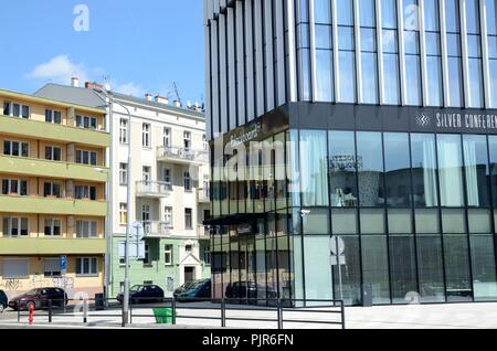 WROCLAW, Polen - 14. MAI 2017. Breslau mit modernen und klassischen Architektur. Modernes Hotel und historischen Wohnhäusern am 14. Mai 2017. Stockfoto