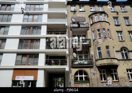 WROCLAW, Polen - 14. MAI 2017. Breslau mit modernen und klassischen Architektur. Moderne und alte Wohnsiedlung am 14. Mai 2017. Stockfoto