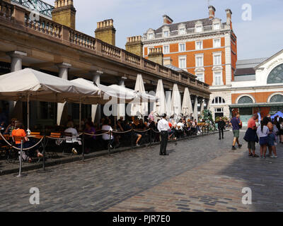 Restaurants und Diners in Covent Garden, London, England Stockfoto