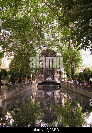 Fontaine de Médicis, gebaut 1630, verschoben und umfangreich geändert 1864, Jardin du Luxembourg, Paris Stockfoto