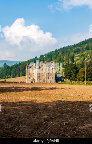 Die dramatischen Wiederhergestellt aus dem 16. Jahrhundert, vier Geschichte Castle Menzies, einmal einen rechteckigen Turm aber später umgewandelt in eine Z-Plan befestigte Residenz Stockfoto