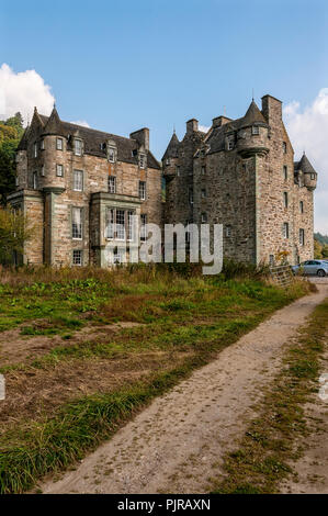 Die dramatischen Wiederhergestellt aus dem 16. Jahrhundert, vier Geschichte Castle Menzies, einmal einen rechteckigen Turm aber später umgewandelt in eine Z-Plan befestigte Residenz Stockfoto