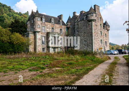 Die dramatischen Wiederhergestellt aus dem 16. Jahrhundert, vier Geschichte Castle Menzies, einmal einen rechteckigen Turm aber später umgewandelt in eine Z-Plan befestigte Residenz Stockfoto