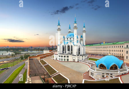 Qolsharif (Kul Sharif) Moschee in der Kasaner Kreml auf Sonnenuntergang Hintergrund. Tatarstan, Russland (2) Stockfoto