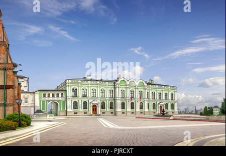 Kazan Governor's Palace (oder der Präsidentenpalast) ist auf dem Gebiet der Kasaner Kreml entfernt. Das Gebäude wurde in der Mitte des 19. Jahrhunderts gebaut. Stockfoto