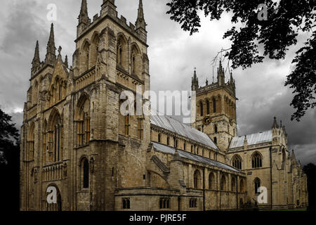 Selby Abbey, Selby, North Yorkshire, ist ein seltenes Beispiel für eine Abteikirche aus der mittelalterlichen Zeit. Es ist wie etwas aus einem Harry Potter-Film. Stockfoto