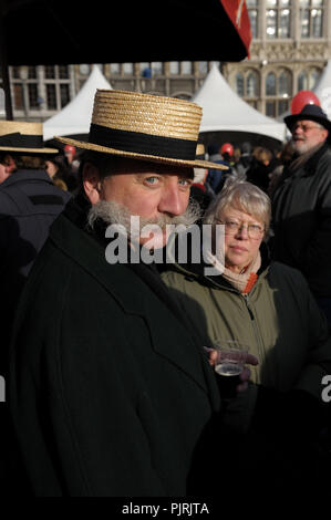 Nieuwjaarsdrink op de Grote Markt van Antwerpen, aangeboden door Het stadsbestuur als nieuwjaarsgeschenk (4900, 11/01/2009) Stockfoto