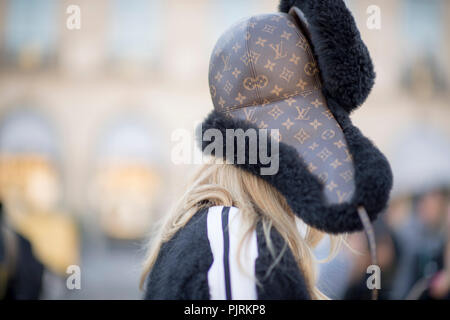 Italienische blogger Chiara Ferragni' die Blonde Salat 'kommt für die Louis Vuitton Show am Place Vendôme in Paris Fashion Week Frühjahr/Sommer 2017. Stockfoto