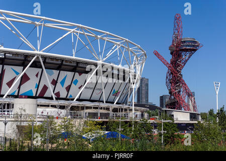 West Ham London Stadium und ArcelorMittal Orbit in London England United Kingdom UK Stockfoto