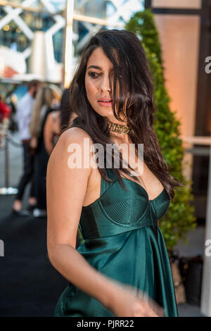 David Jones Botschafter und ehemalige Abgebildetes Modell Jessica Gomes Posen für Fotos während der Feierlichkeiten zur Eröffnung einer neuen Signatur 'Boutique' Store in Barangaroo Süd am 2. November in Sydney, Australien 2016. (Foto von Hugh Peterswald) Stockfoto