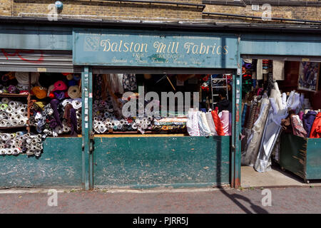 Ridley Road Market and Shopping Village in Dalston, London England Vereinigtes Königreich Großbritannien Stockfoto