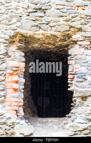 Die Ruinen einer mittelalterlichen Burg in Bolkow, Polen Stockfoto