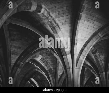 Architektur Detail der Bögen in den Kreuzgängen der Universität Glasgow, Schottland, Großbritannien Stockfoto