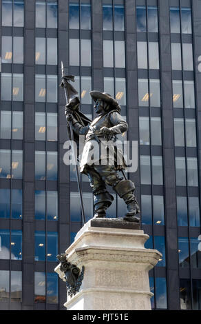 Statue von Paul Chomedey De Maisonneuve in Place d'Armes in Montreal, der Gründer von Montreal und eine kontroverse Figur der französischen Kanada Stockfoto