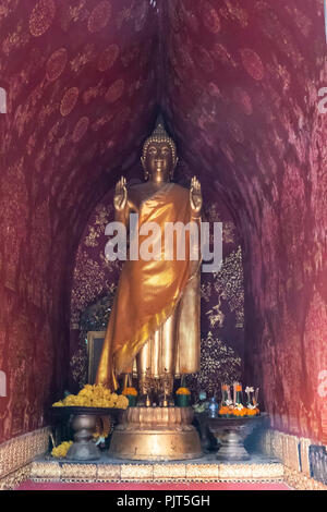 Statue von Budda im Buddhistischen Tempel Wat Xiengthong in Luang Prabang, Laos Stockfoto