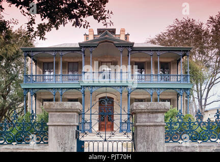 Carl Wilhelm August Groos Haus, italienische Villa Stil, Winter, bei 335 King William Street in King William Historic District in San Antonio, Texas, USA Stockfoto