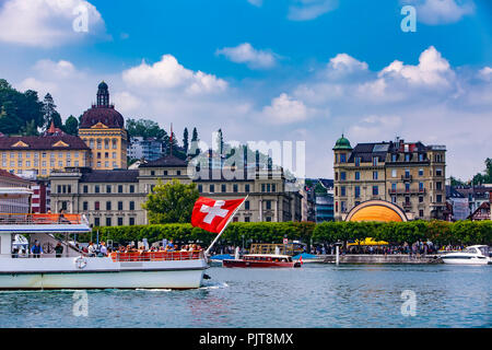 Luzern, Schweiz - 19. MAI 2018: Blick auf Luzern Stadt, die von der See. Luzern ist die Hauptstadt des Kantons Luzern in der Schweiz. Stockfoto